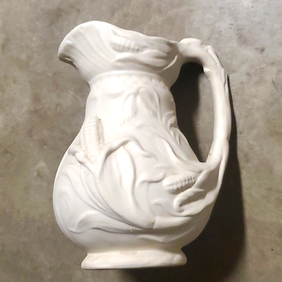 Parang Motif Porcelain pitcher - Picture 3 of 12